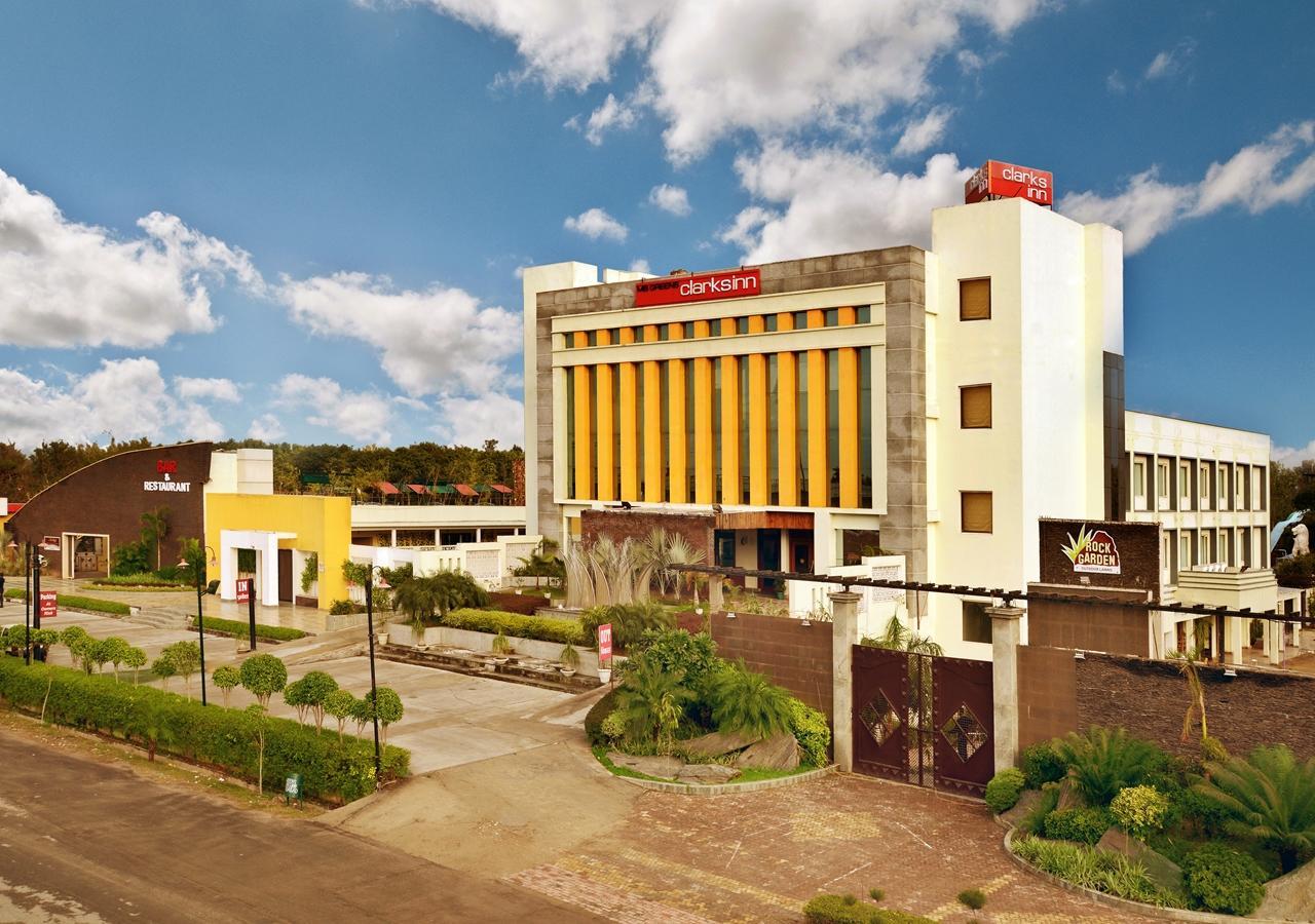 M B Greens Clarks Inn Moradabad Eksteriør bilde
